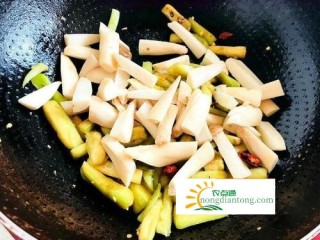 西红柿茄子鸡腿菇 口感好助消化,第1图