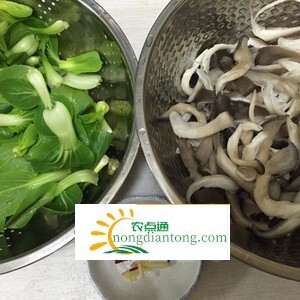 平菇炒青菜的做法大全，平菇适合和什么一起吃,第2图