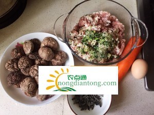 香菇肉馅饺子的做法，这么做比馆子还好吃！,第1图