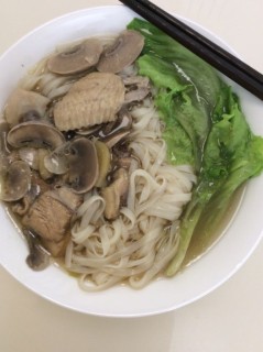  蘑菇鸡汤面 第1步