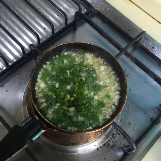  香菇蜡鸡腿煲 第5步