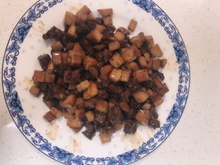  黑椒杏鲍菇牛肉粒 第7步