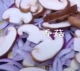  香菇鸡肉 第3步