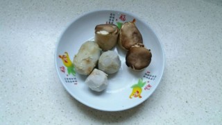  芋仔杏鲍菇蒸肉饼 第1步