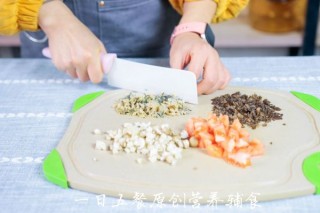  蛤蜊菌菇豆腐煲——宝宝汤羹系列 第2步