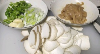  鸡胸肉杏鲍菇片 第2步