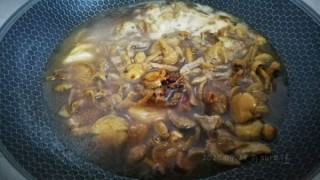  酱肉土豆烧蘑菇 第4步