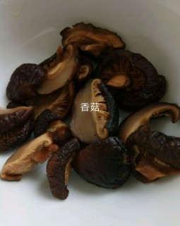  青菜炒香菇 第2步