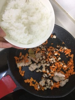  牛肉蘑菇胡萝卜粥 第5步