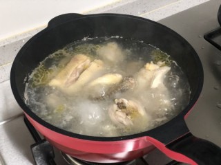  松露土鸡汤菌菇面 第3步