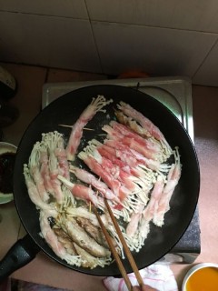  金针菇羊肉卷 第3步