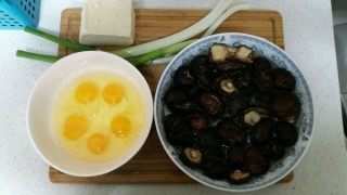  香菇油菜鸡蛋饺子 第2步