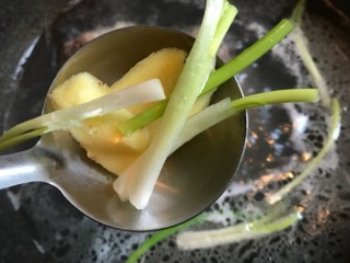  筒骨菌菇汤 第9步