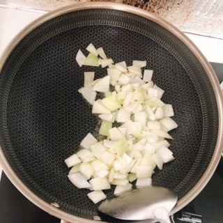  香辣香菇鸡肉土豆焖饭 第2步