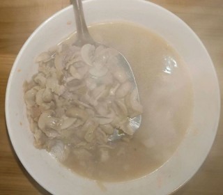  蘑菇肉片汤 第10步