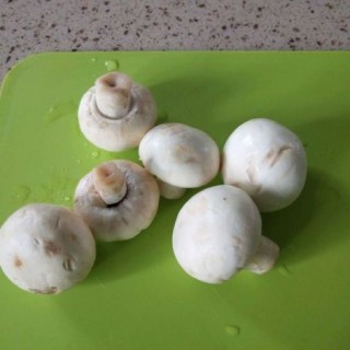  宝宝歺之香菇山粉汤 第1步