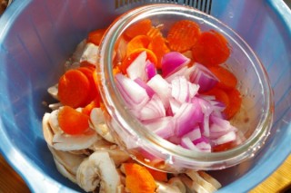  金枪鱼超简单美味的华丽转身------西式奶油蘑菇西兰花 第1步