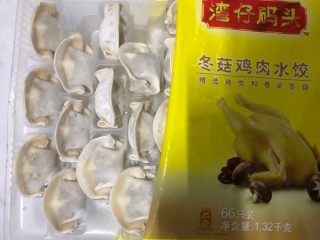  冬菇鸡肉水饺 第1步