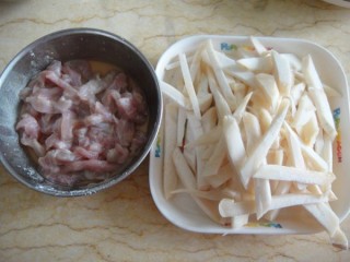  白灵菇榨菜炒肉丝 第3步