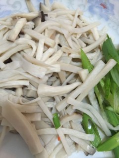  杏鲍菇炒肉丝 第2步