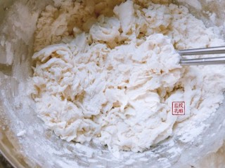  蝶豆花咸蛋黄香菇水饺 第7步