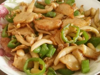  肉卷青椒炒白玉菇 第12步