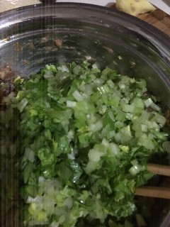  芹菜虾仁香菇肉馅水饺 第2步