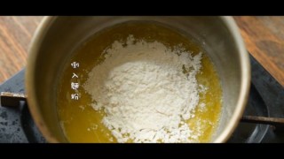  酥皮奶油蘑菇汤 第4步