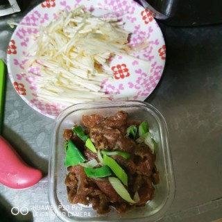  金针菇炒牛肉 第1步