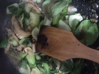  蘑菇炒油菜 第8步