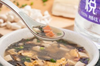  腊味土豆焖饭+超鲜菌菇豆腐汤！ 第20步