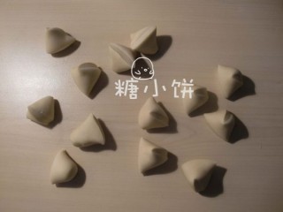  【香菇肉馅锅贴2款】薄皮闭口水煎版&厚皮开口脆底版 第4步