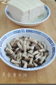  XO酱烧豆腐菌菇 第2步