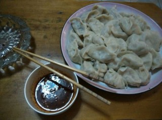  美味双味饺子（白菜海米猪肉馅，香菇胡萝卜猪肉馅） 第8步