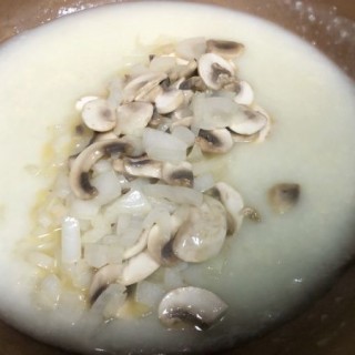  奶油蘑菇酥皮汤 第3步