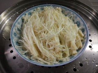  蒸金针菇 第2步