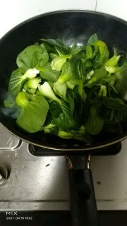  青菜炒香菇 第4步