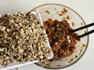  茄汁香菇肉馄饨 第7步