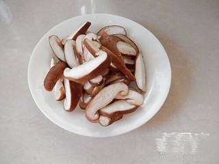  香菇炒鸡蛋 第1步