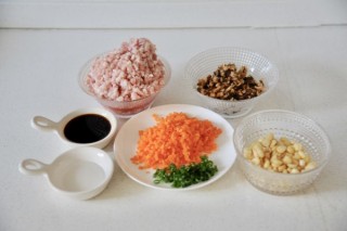  香菇猪肉糯米烧麦 第1步