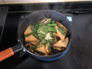  黑木耳香菇烧豆腐 第11步