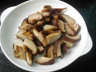  香菇烧油豆腐 第5步