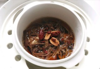  茶树菇炖鸡汤 第6步