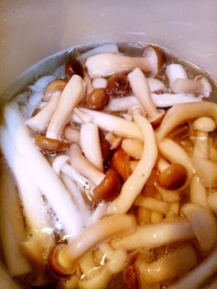  好鲜好鲜的小蘑菇肉片猪肝汤 第3步