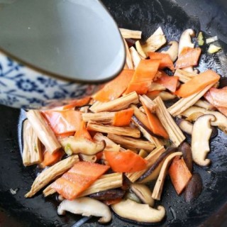  香菇烧腐竹——下饭菜带来的幸福感！ 第12步