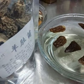  羊肚菌老母鸡汤【菌菇鸡汤】-蜜桃爱营养师私厨健康煲汤 第3步