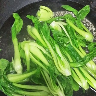  蚝汁香菇油菜 第3步