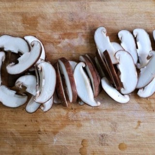  香菇烧腐竹——下饭菜带来的幸福感！ 第4步