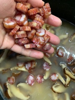  电饭锅版香菇腊肠煲仔饭 第10步