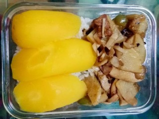 杏鲍菇焖土豆片 第6步